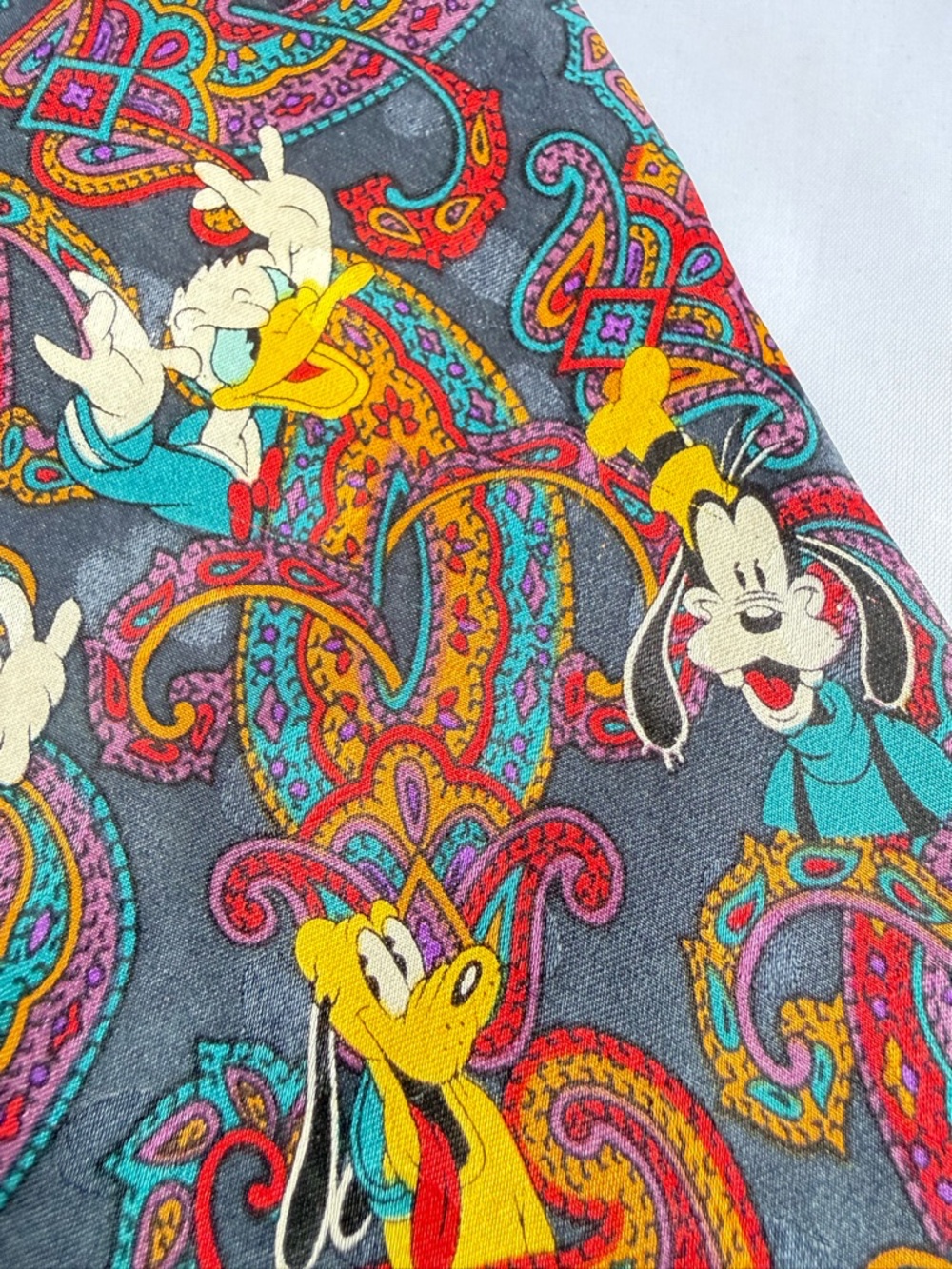 Vintage Disney Mickey & Friends Paisley Print Neck Tie 100% Silk Pluto Goofy - Picture 8 of 10
